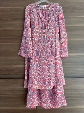Davi resort wear 2 piece set. Pinks/Purples, feels like silk. Size M